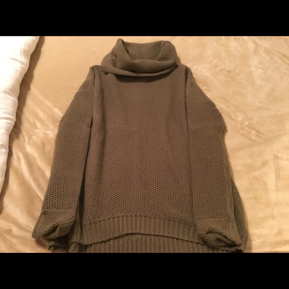 Macy’s Turtle Neck Sweater Size Large Lg Sleeves